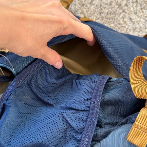 Dakine Mens Snowboarding Backpack Blue and Yellow Backpack - Picture 6 of 16